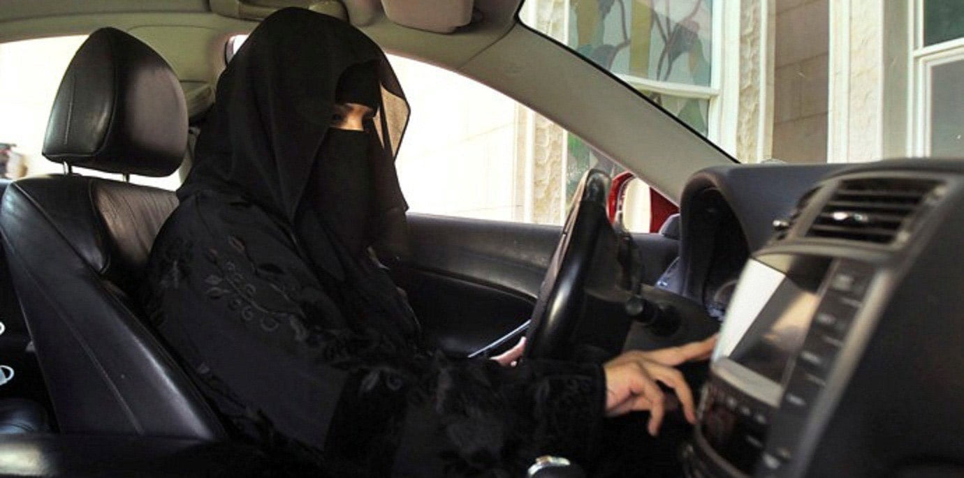 مدرسة لتعليم قيادة السيارات للنساء في الرياض